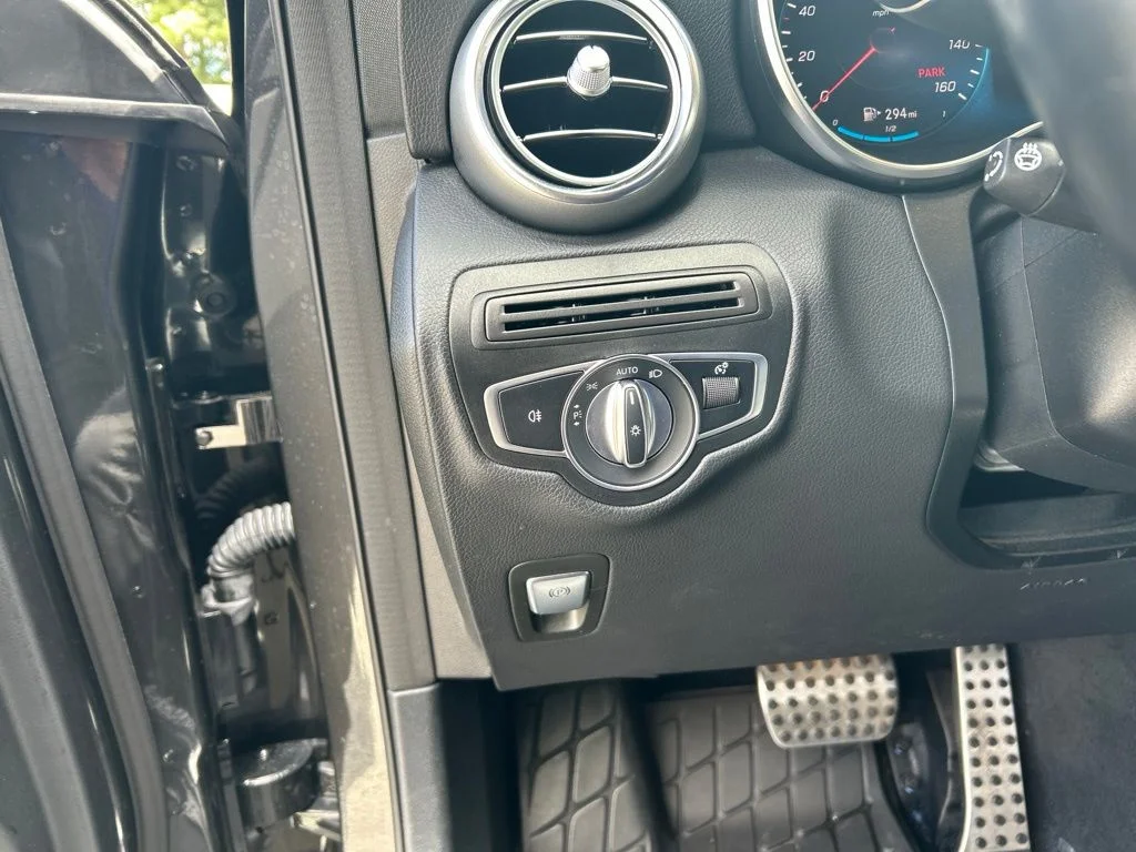 Used 2022 Black Mercedes-Benz GLC 300 image 24