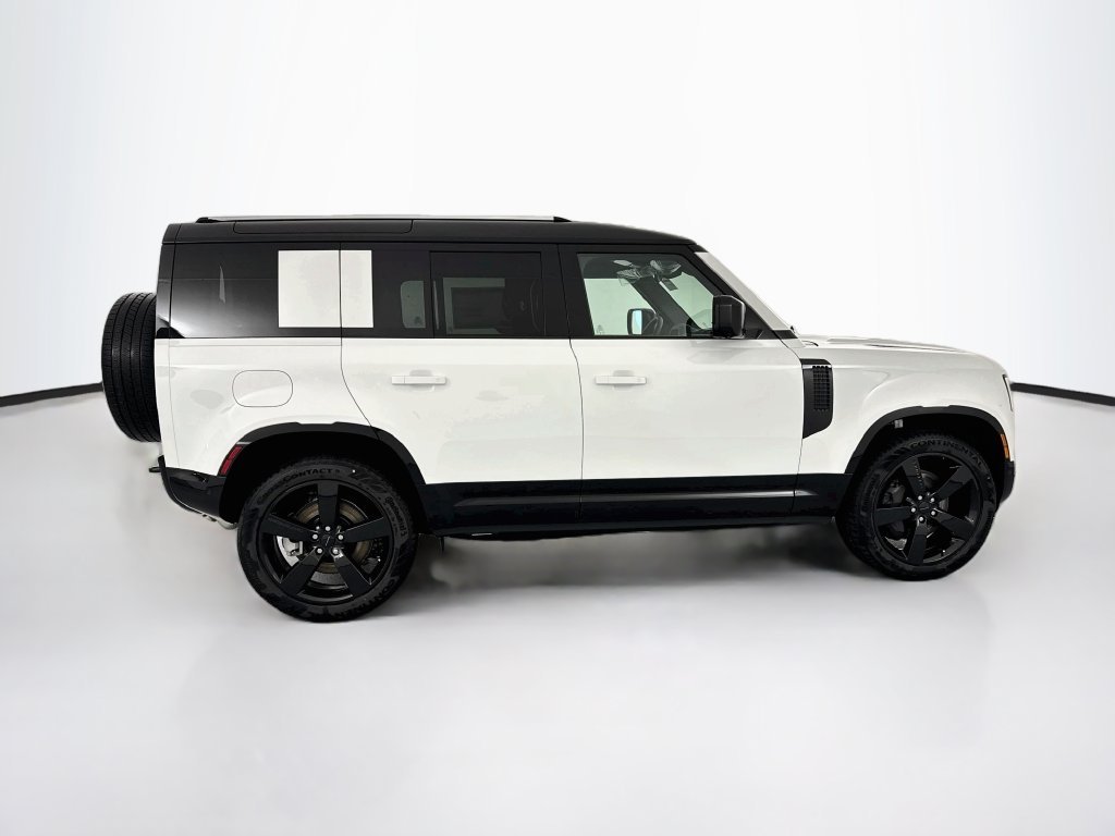 New 2026 Fuji White Land Rover X-Dynamic SE image 4