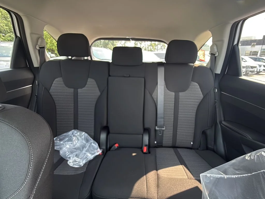 New 2026 Glacial White Pearl Kia LX image 29