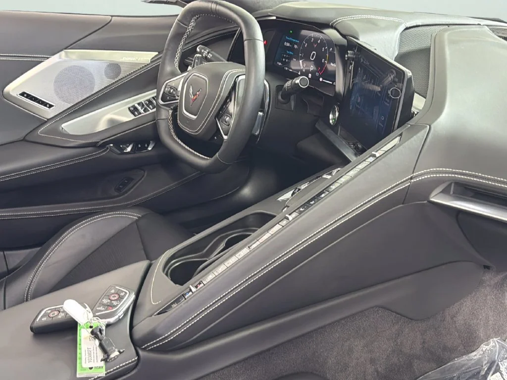 Used 2025 Arctic White Chevrolet 3LT image 36