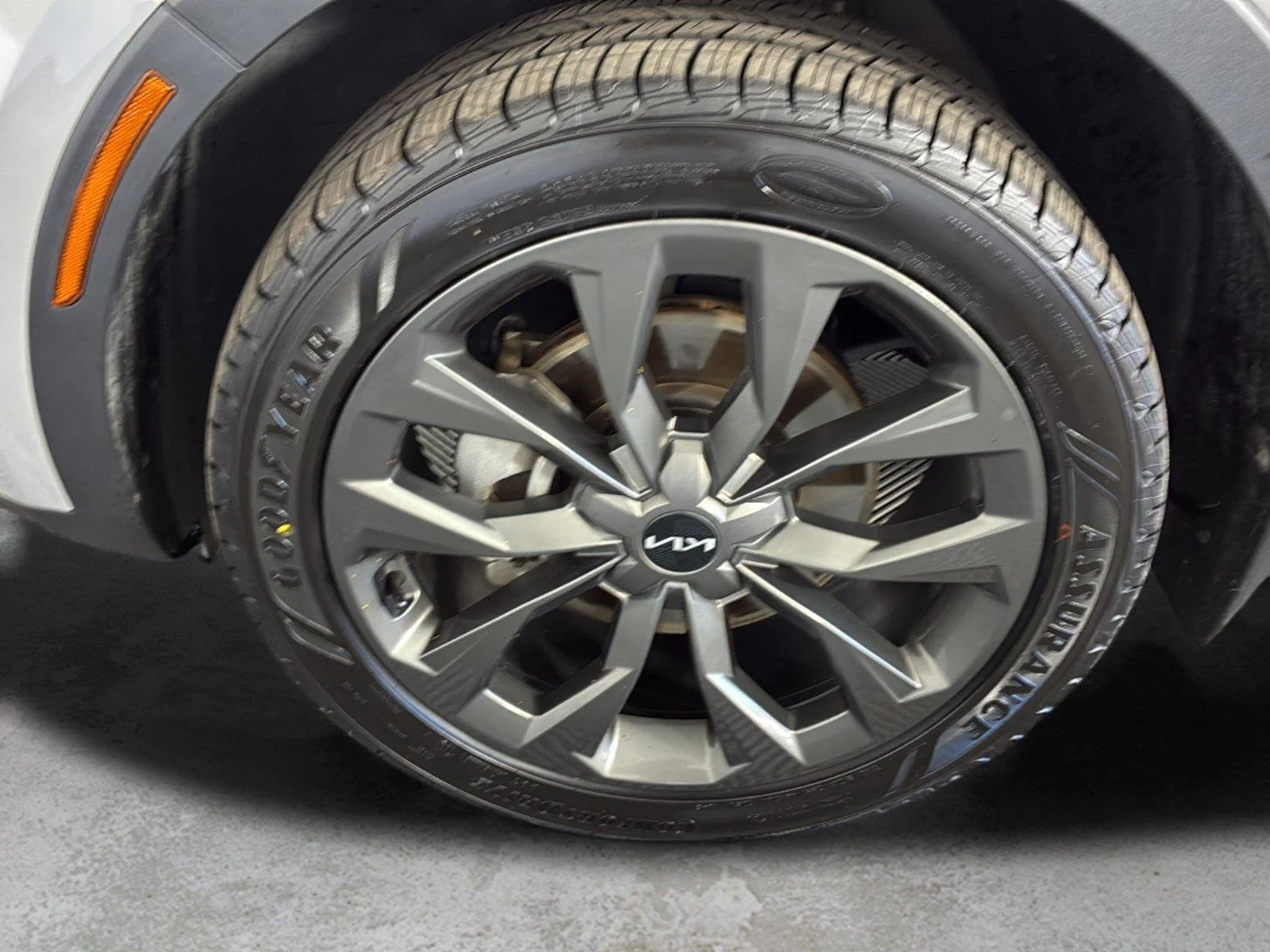 Used 2023 Wolf Gray Kia X-Line SX Prestige image 11