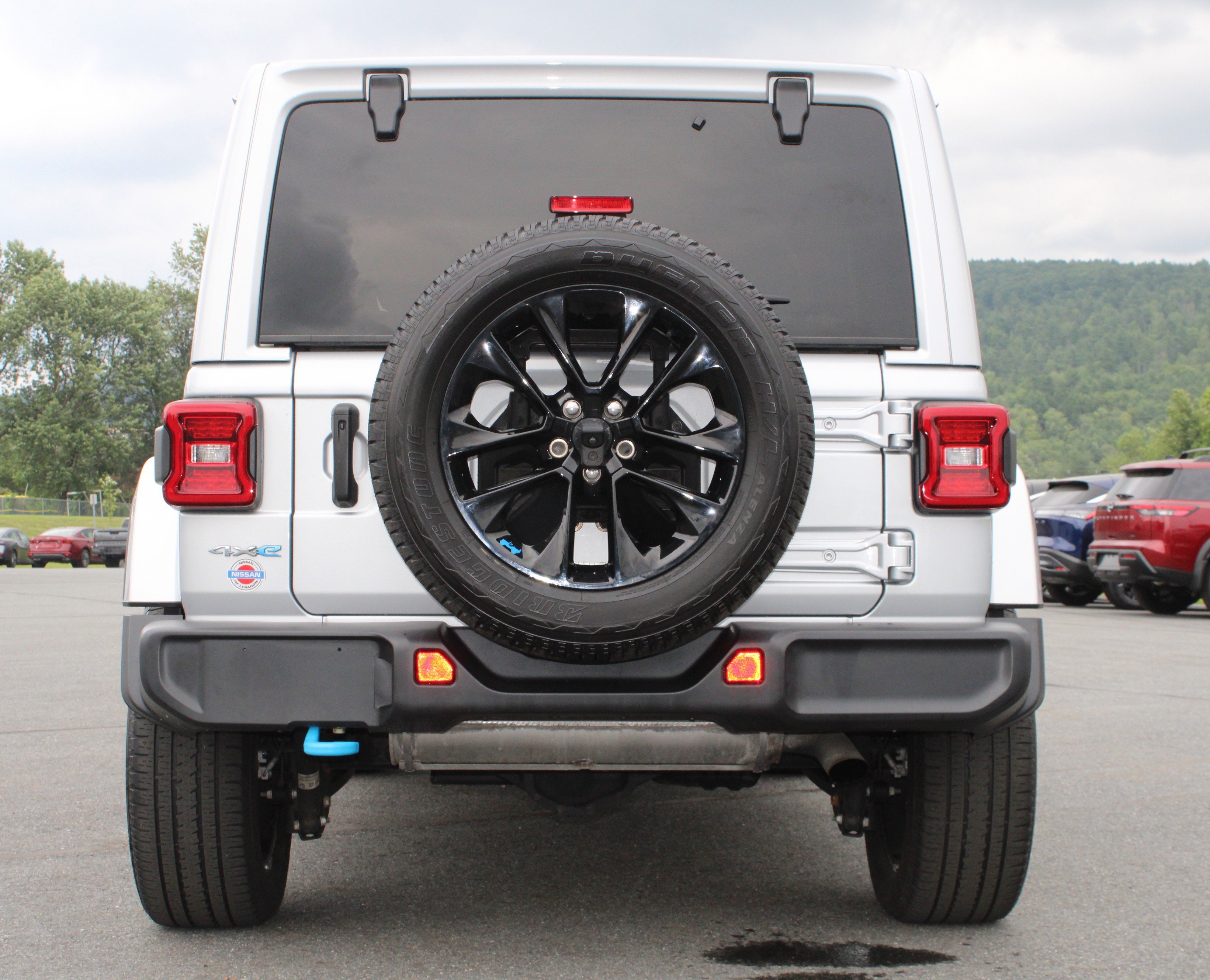 Used 2023 Silver Zynith Clearcoat Jeep Sahara image 10