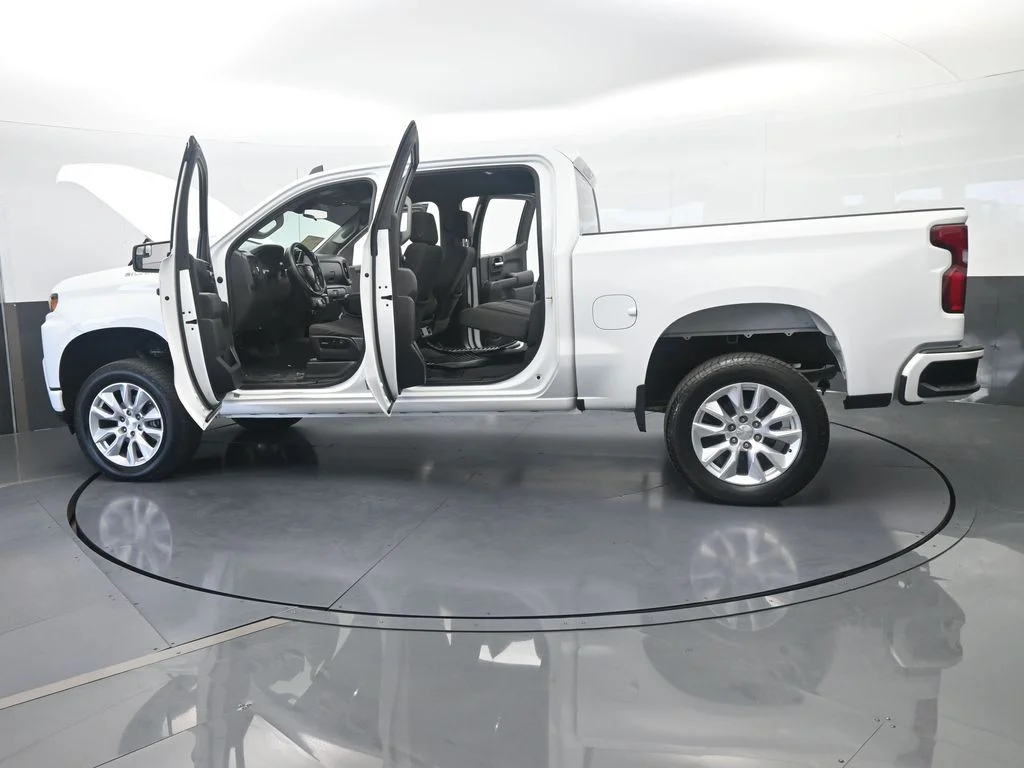 Used 2022 Summit White Chevrolet Custom image 73