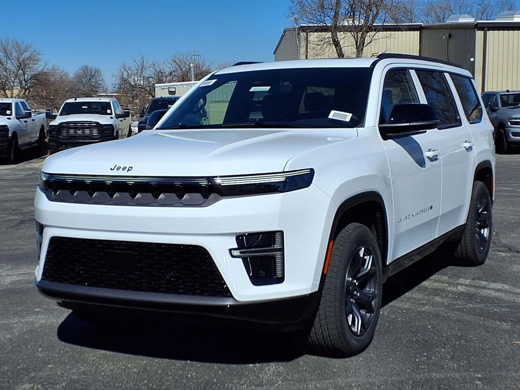 New 2026 Bright White Clear-Coat Exterior Paint Jeep Limited Altitude image 2