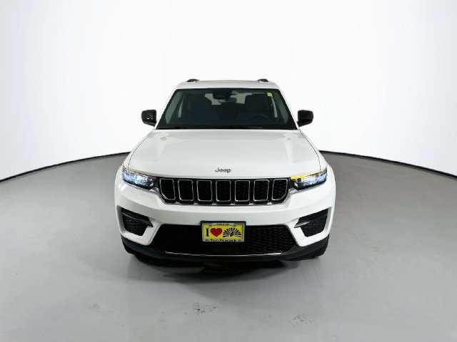 Used 2023 White Jeep Laredo X image 4