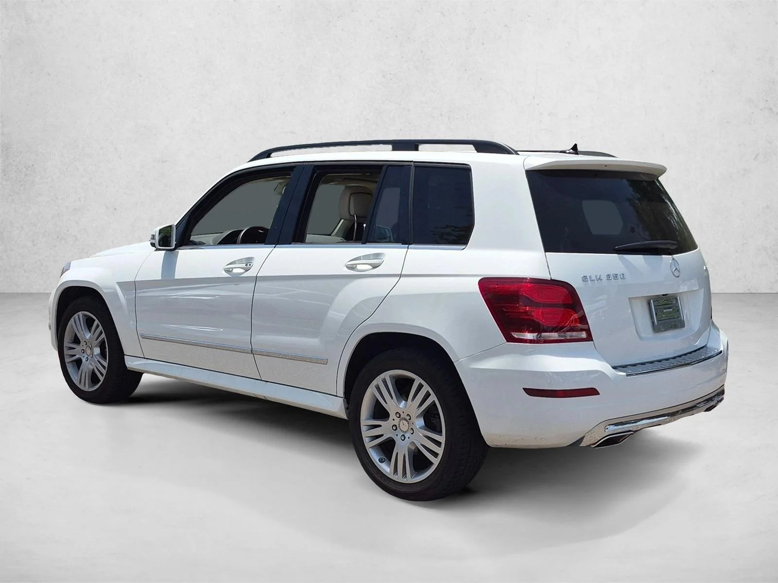 Used 2015 Polar White Mercedes-Benz GLK 350 image 4