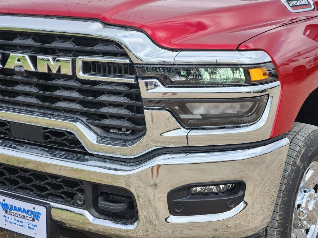 New 2026 Molten Red Pearl-Coat Exterior Paint RAM Tradesman image 5