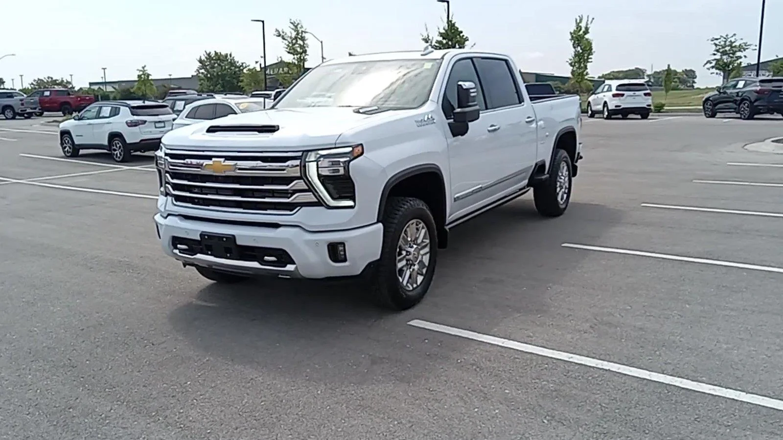 New 2026 Polar White Tricoat Chevrolet High Country image 4