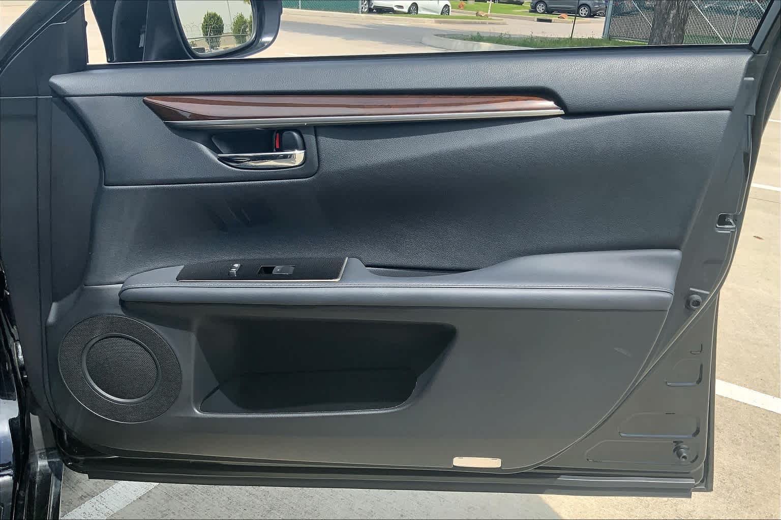Used 2018 Obsidian Lexus  image 22