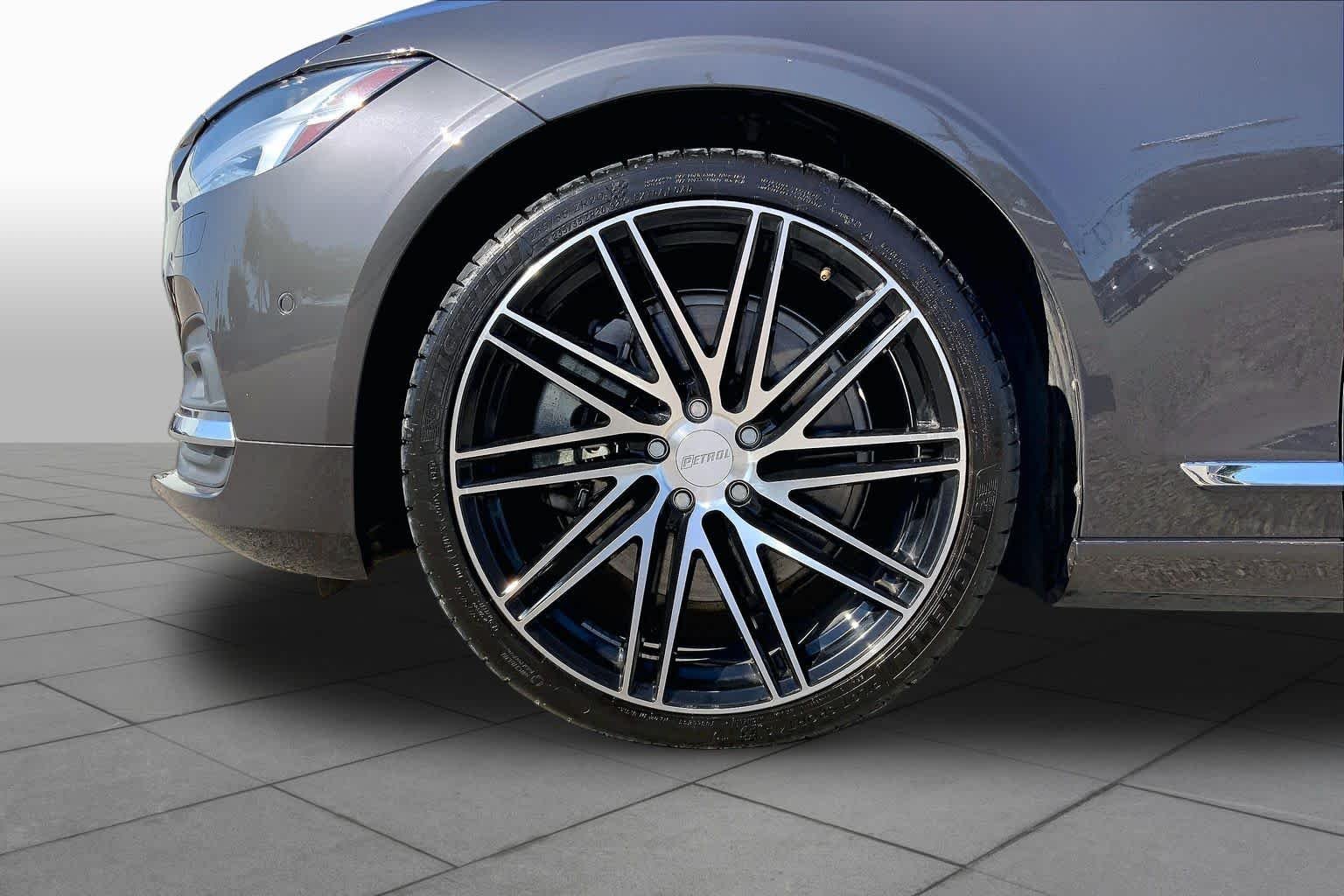 Used 2023 Platinum Grey Metallic Volvo Ultimate image 11