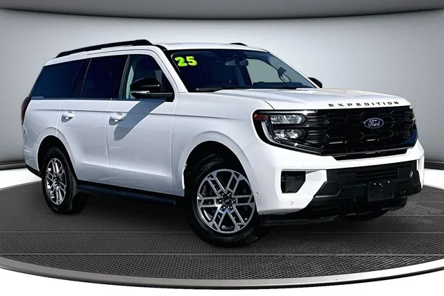 Used 2025 White Metallic Ford Active image 3
