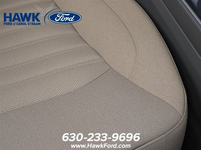 New 2024 Agate Black Metallic Ford SE image 16