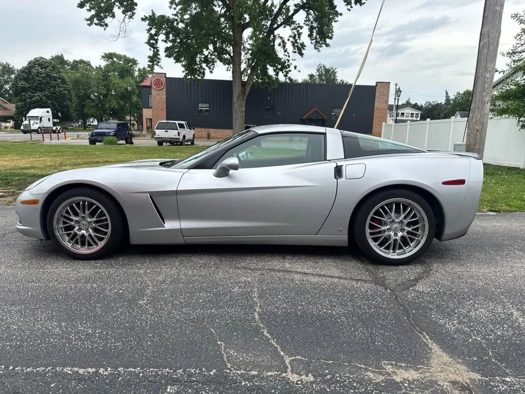 Used 2009 BLADE SILVER METALLIC Chevrolet w/1LT image 4