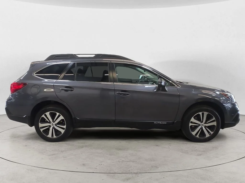 Used 2018 Gray Subaru 2.5i image 4