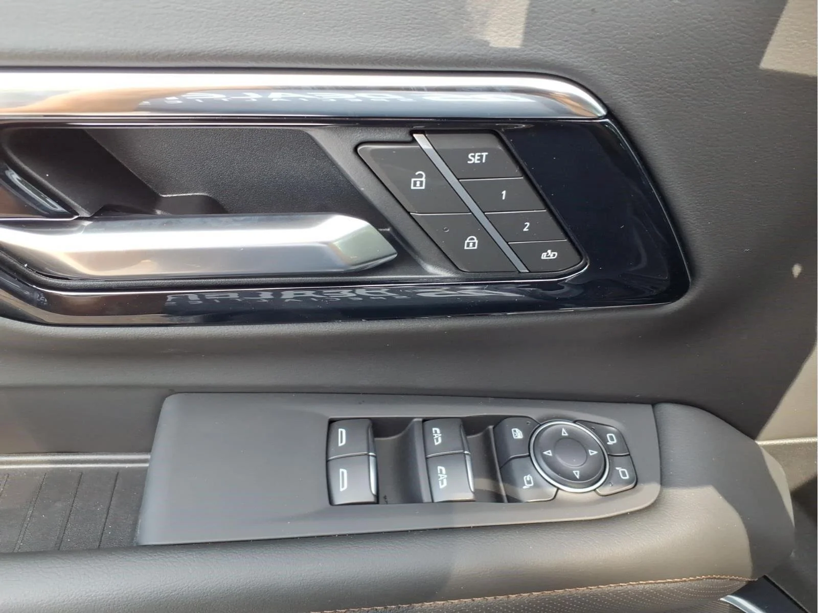 New 2027 Polar White Tricoat Chevrolet High Country image 18