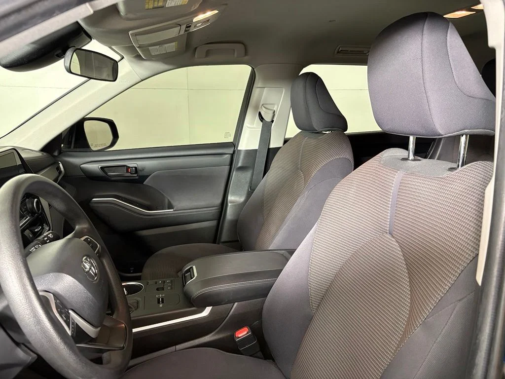 Used 2023 Black Toyota L image 18