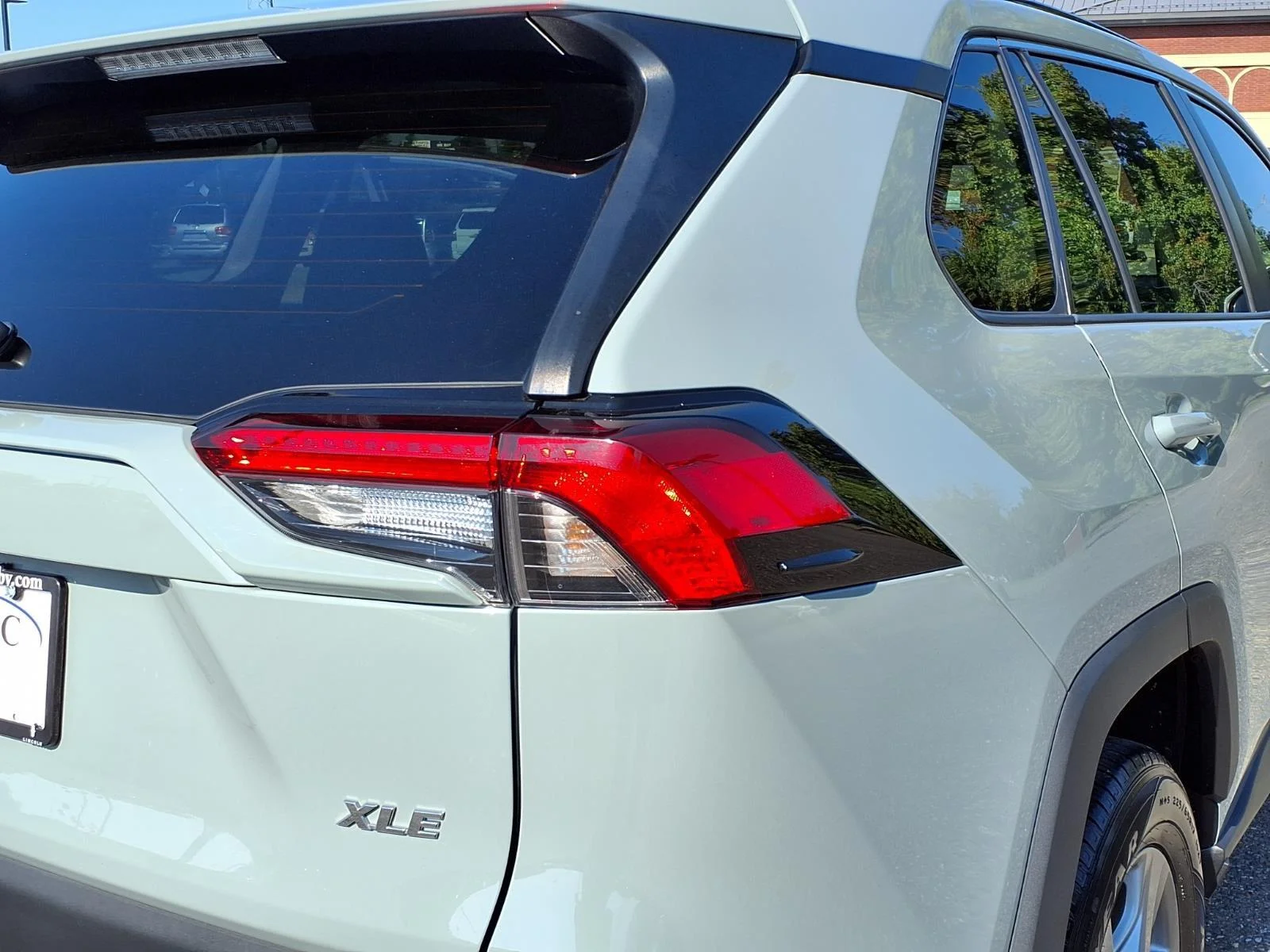 Used 2022 Lunar Rock Toyota XLE image 18