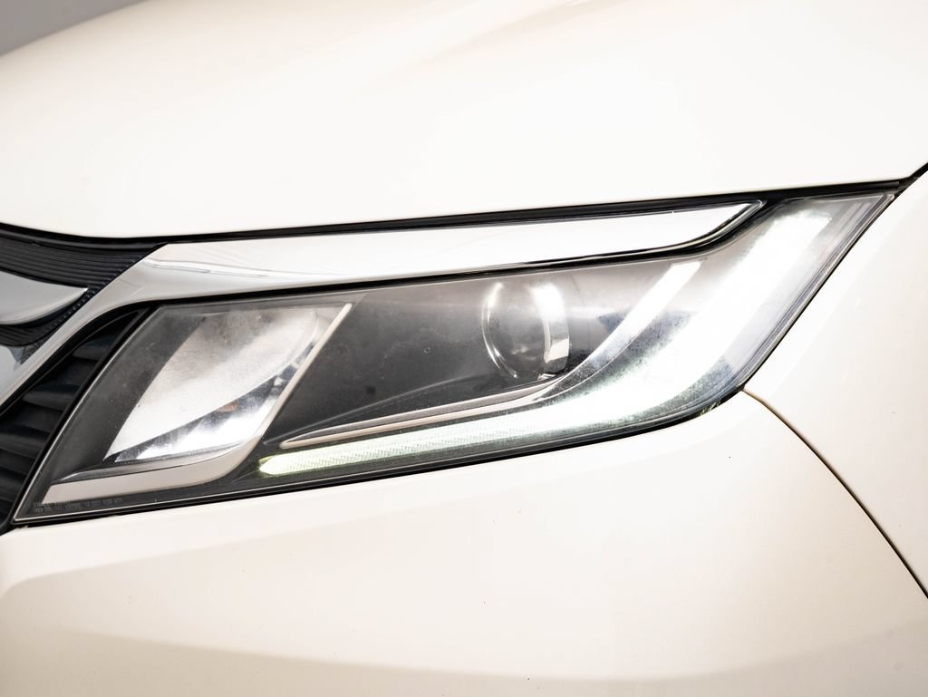 Used 2019 White Honda EX-L image 15