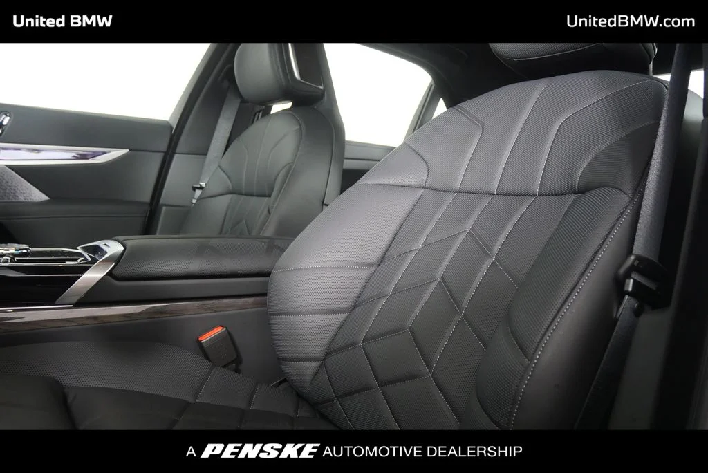New 2026 Black Sapphire Metallic BMW 760i xDrive image 10