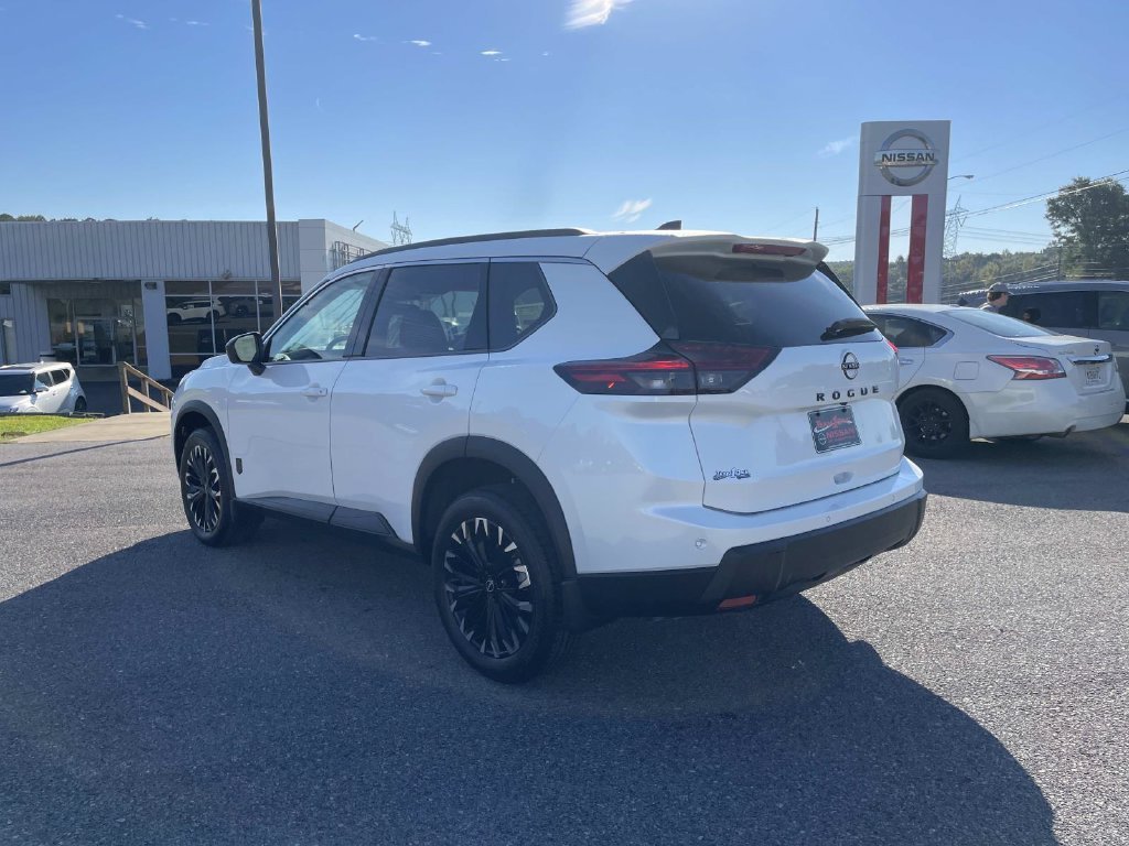 New 2027 Everest White Pearl TriCoat Nissan Dark Armor image 8