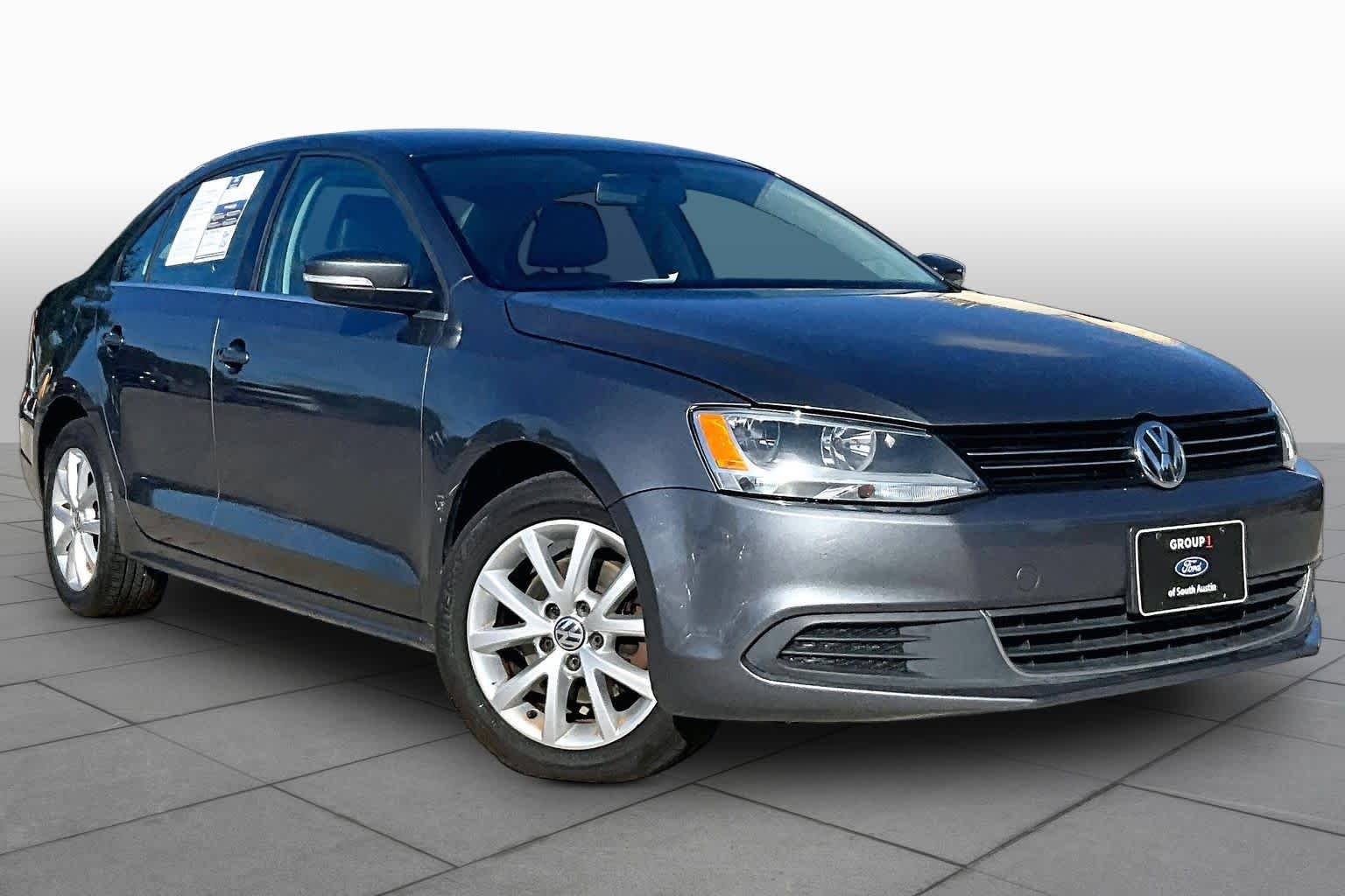 Used 2013 Platinum Gray Metallic Volkswagen SE image 3