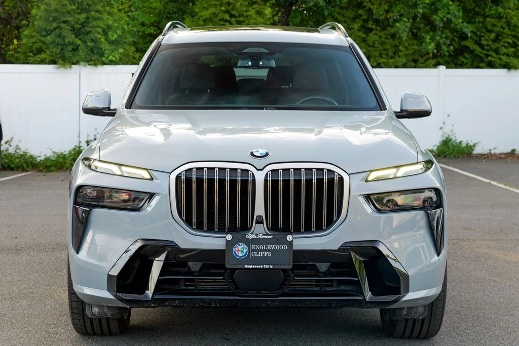 Used 2024 Brooklyn Gray Metallic BMW xDrive40i image 2