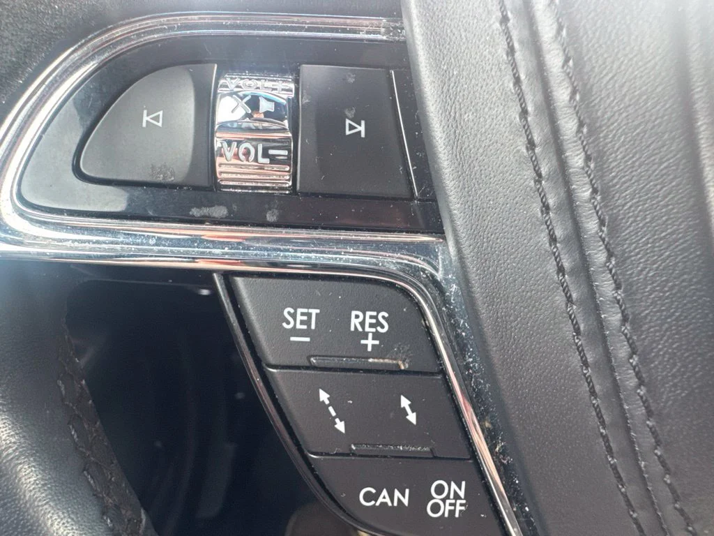 Used 2018 White Lincoln Select image 42
