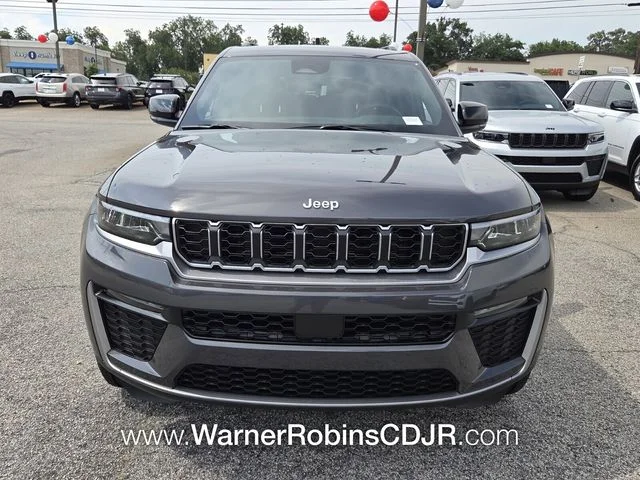 New 2026 Baltic Gray Metallic Clear-Coat Exterior Paint Jeep Limited image 2