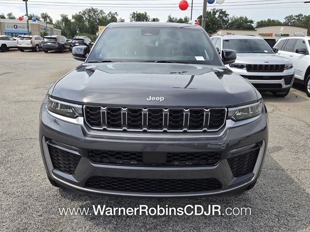 New 2026 Baltic Gray Metallic Clear-Coat Exterior Paint Jeep Limited image 2