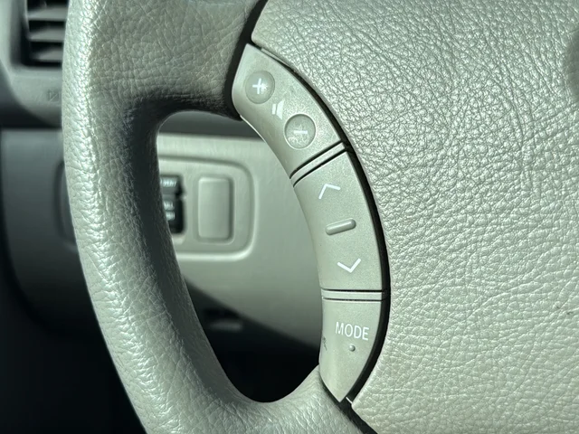 Used 2010 Silver Toyota LE image 39