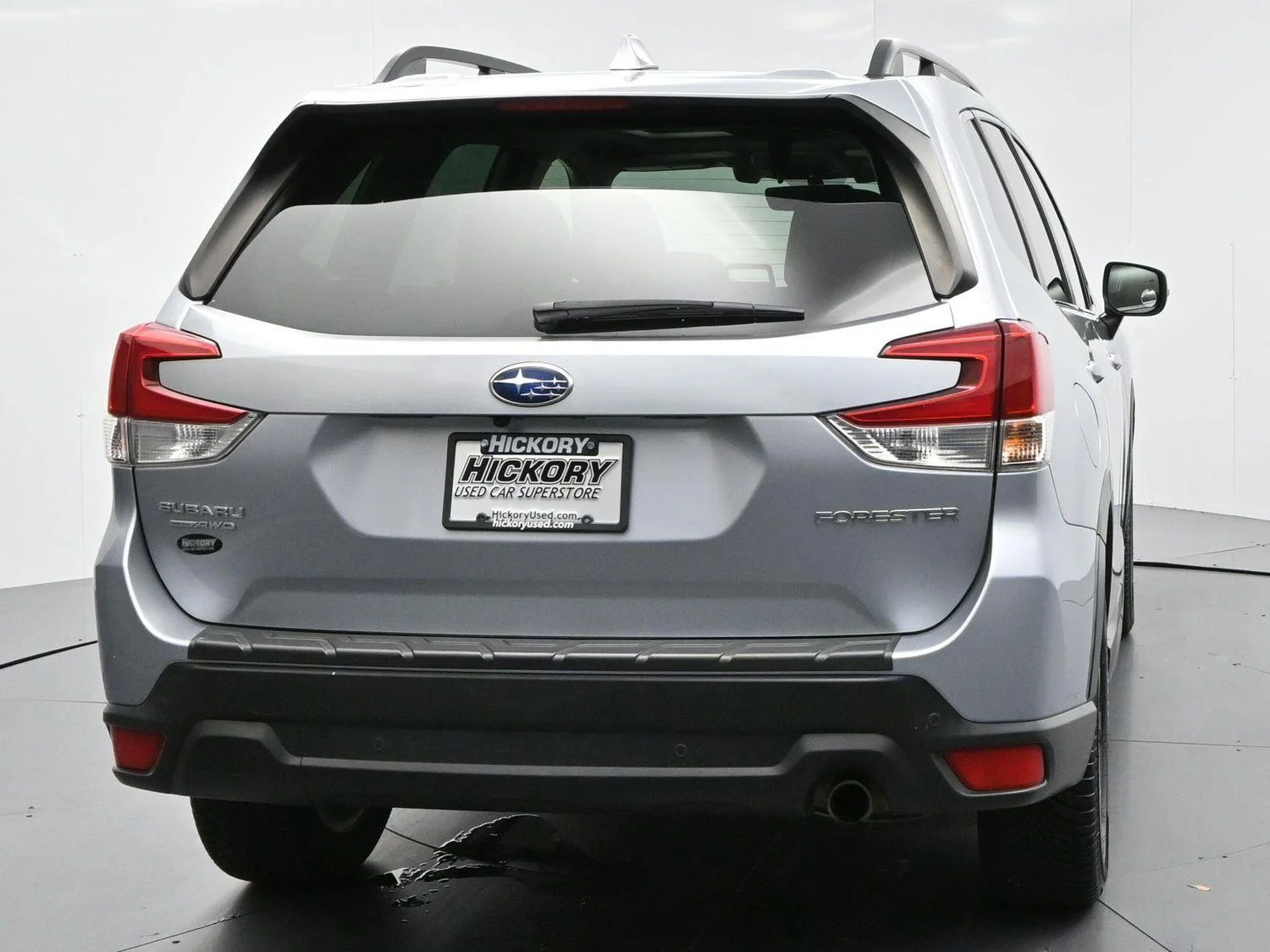 Used 2020 Ice Silver Metallic Subaru Limited image 6
