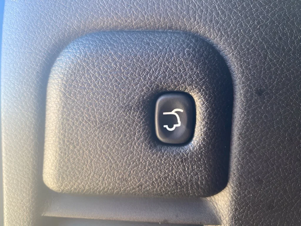 Used 2014  Jeep Limited image 30