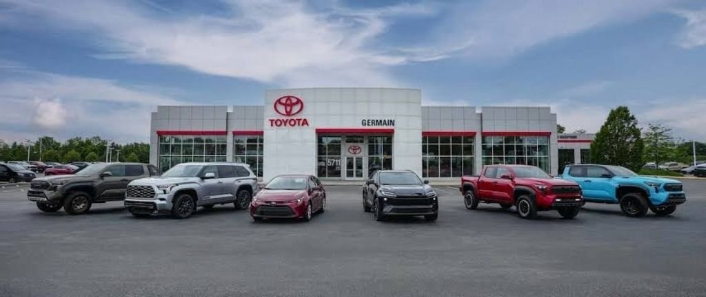 Used 2020 Black Nissan S image 35