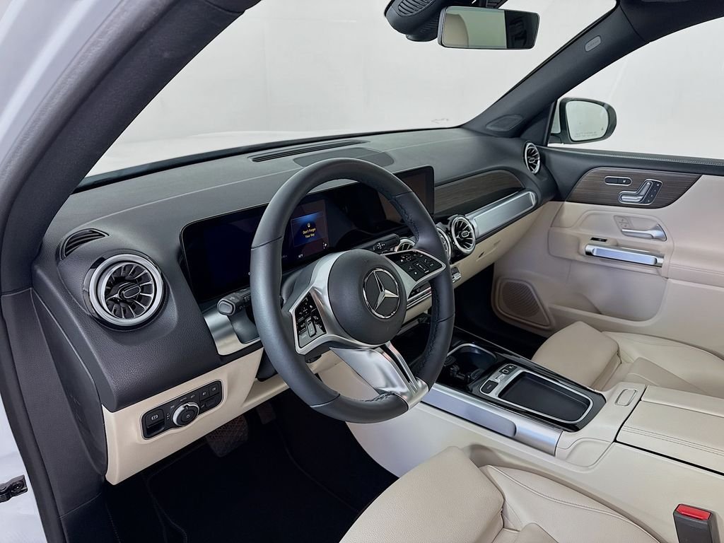 Used 2025 White Mercedes-Benz GLB 250 image 4