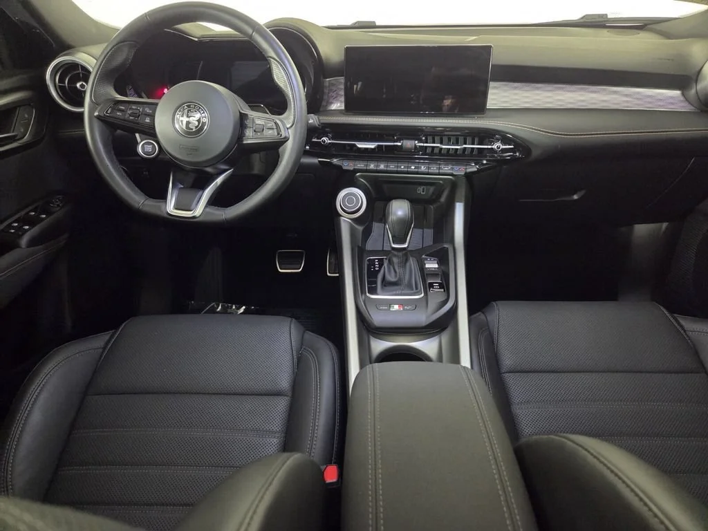 Used 2025 Milano White Alfa Romeo Base image 28