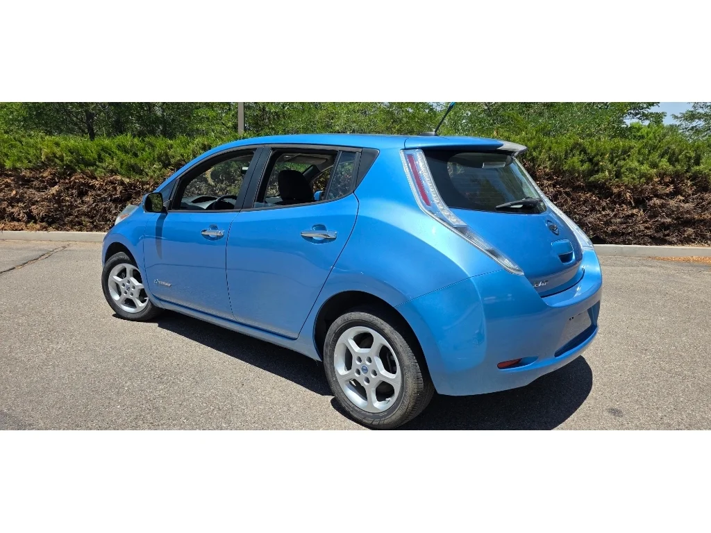 Used 2013 Blue Ocean Nissan SV image 2