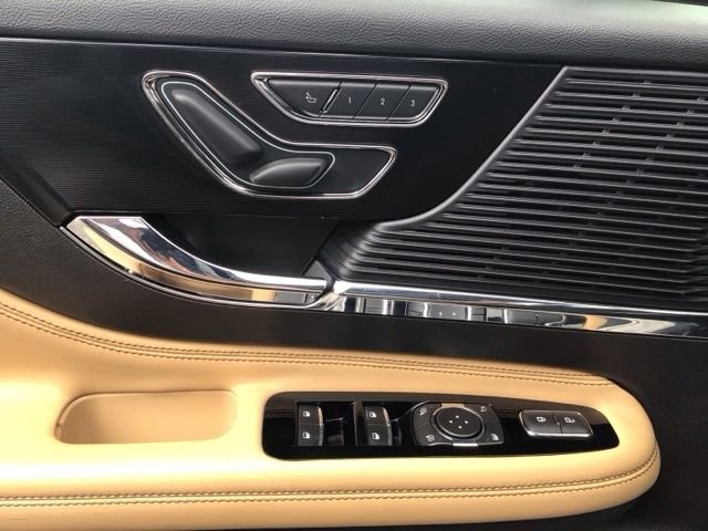 Certified Used 2022 Flight Blue Lincoln Reserve image 18