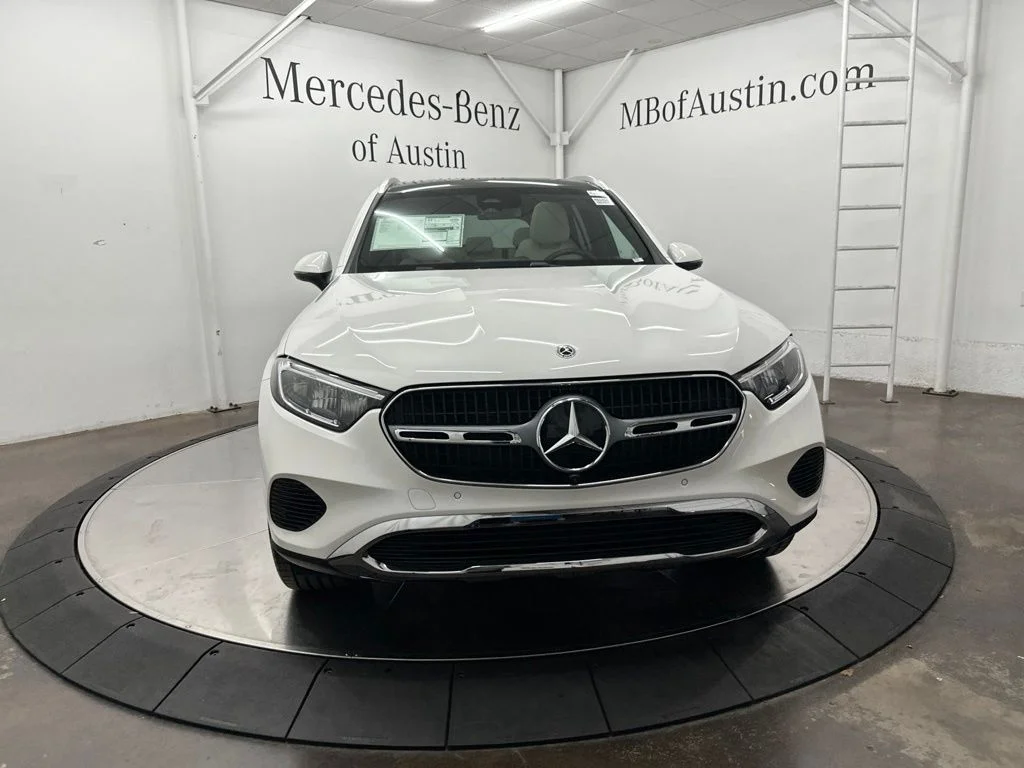 New 2027 White Mercedes-Benz GLC 300 image 2