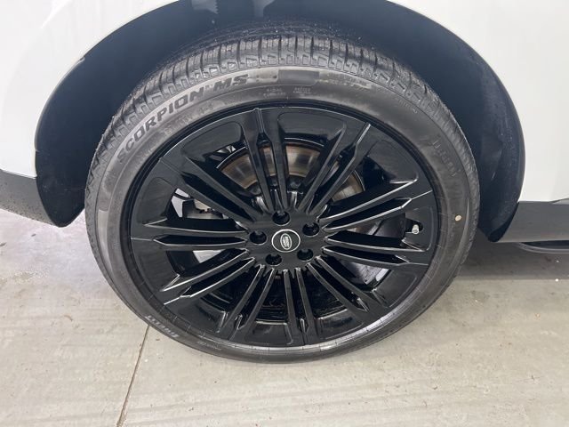 Certified Used 2025 Fuji White Land Rover SE image 22