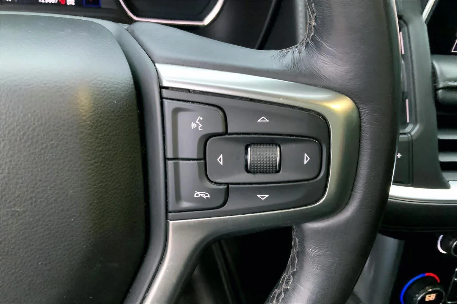 Used 2021 Summit White Chevrolet Z71 image 24