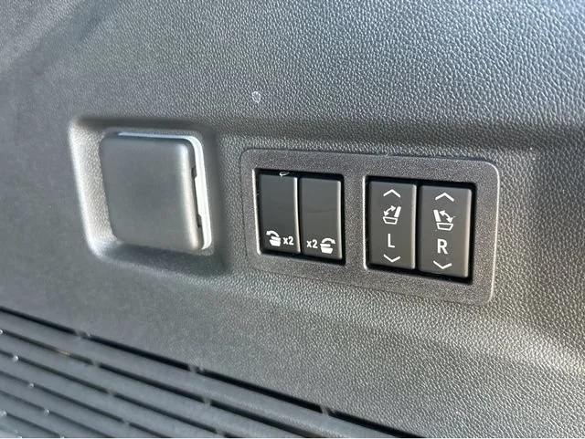 2026 GMC Yukon Denali - Photo 32