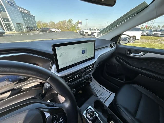 Used 2025  Ford Platinum image 12