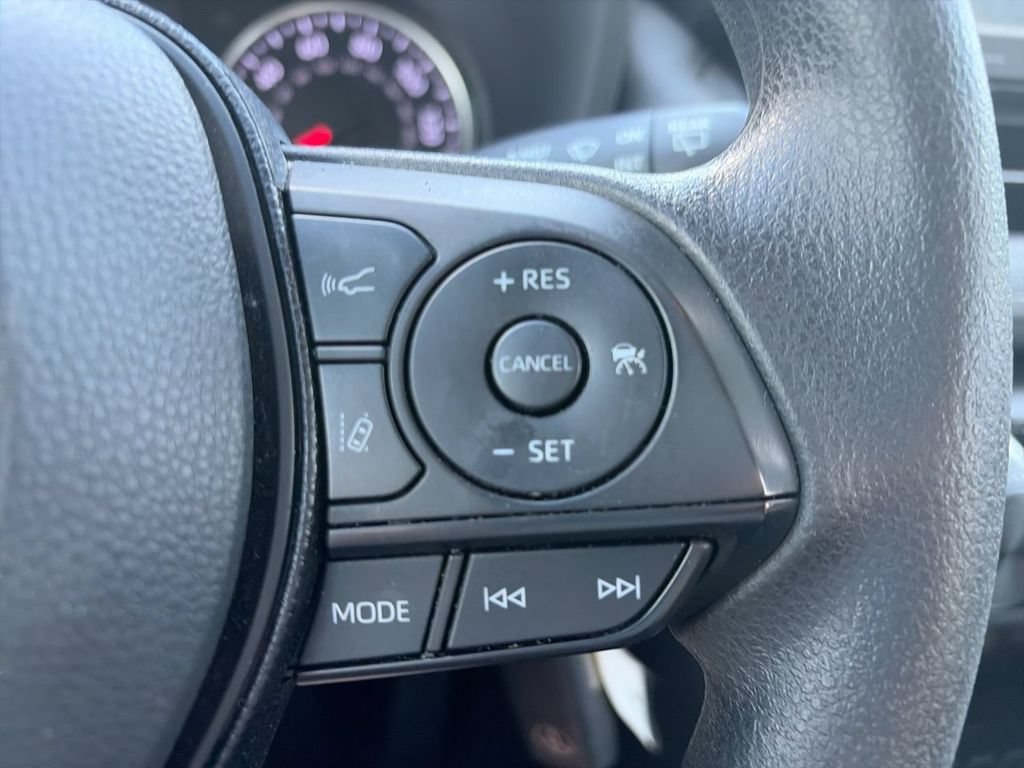 Used 2021  Toyota LE image 22