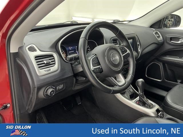 Used 2018 Redline Pearlcoat Jeep Latitude image 13