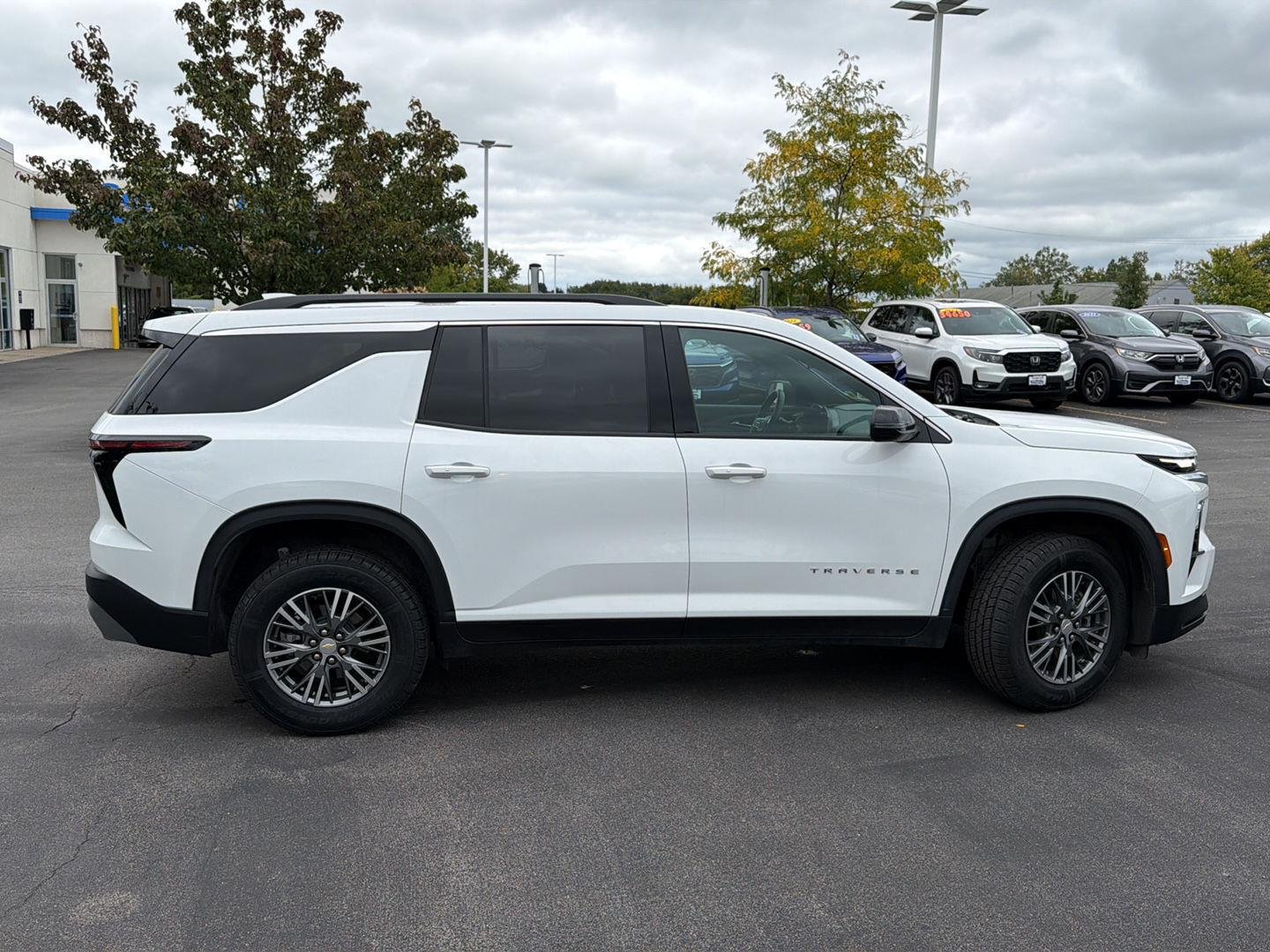 Used 2025 Summit White Chevrolet AWD LT image 8
