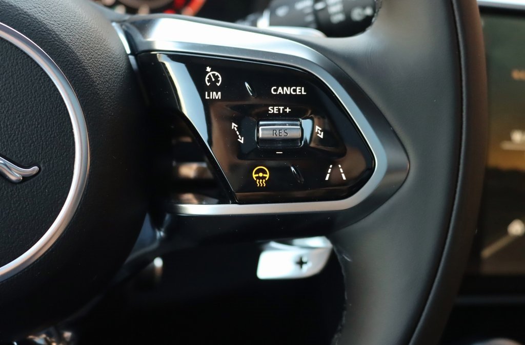 2026 JAGUAR F-PACE - Image 17