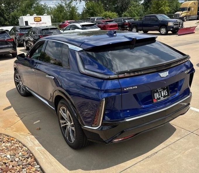 Used 2024 Cadillac LYRIQ Luxury 2 with VIN 1GYKPRRL8RZ112098 for sale in Loveland, CO