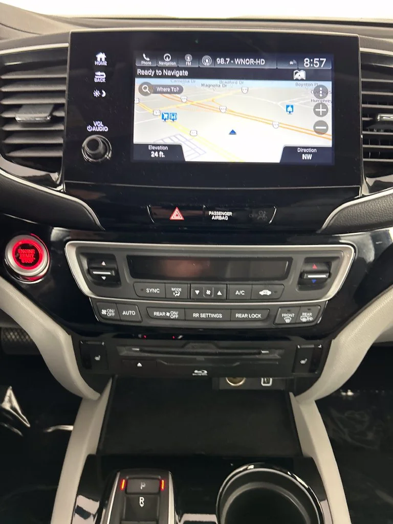 Used 2019 Silver Honda Touring image 13