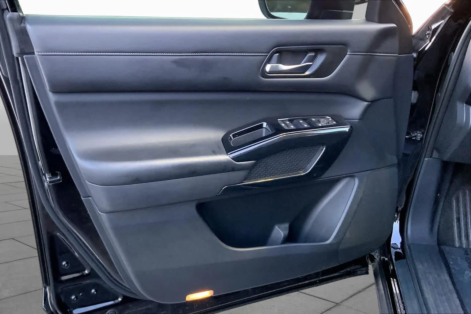 Used 2022 Super Black Nissan SV image 19