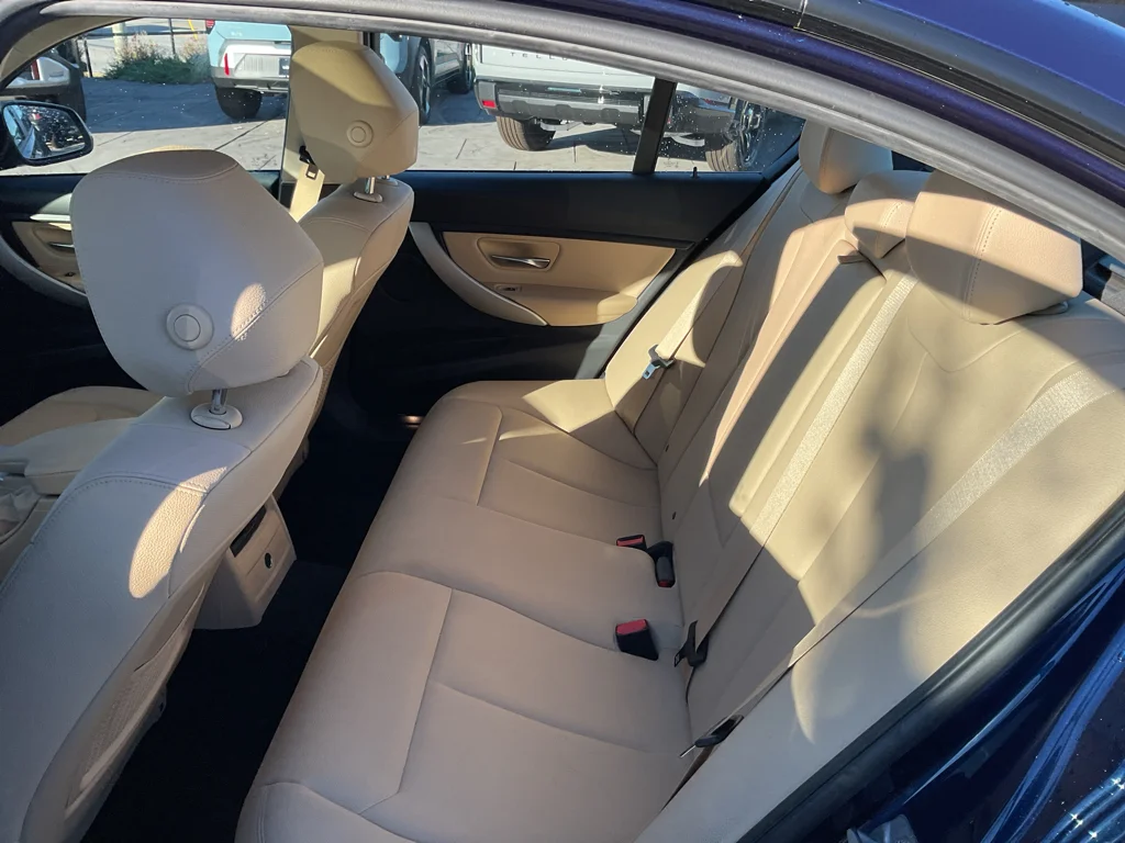 Used 2018 Mediterranean Blue Metallic BMW 320i xDrive image 13